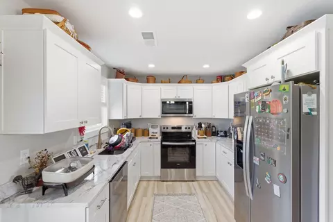 Kitchen - 267 Brook Cv, Berea, KY 40403 photo 1 of 3