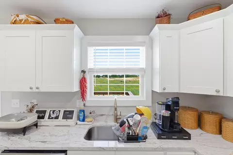 Kitchen - 267 Brook Cv, Berea, KY 40403 photo 2 of 3