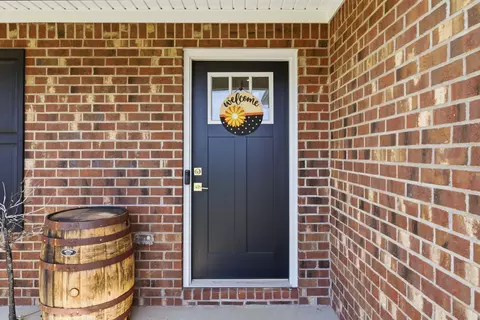 Entry Way - 267 Brook Cv, Berea, KY 40403 photo 1 of 2