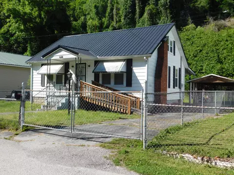 53 Redbud Ct, Evarts, KY 40828