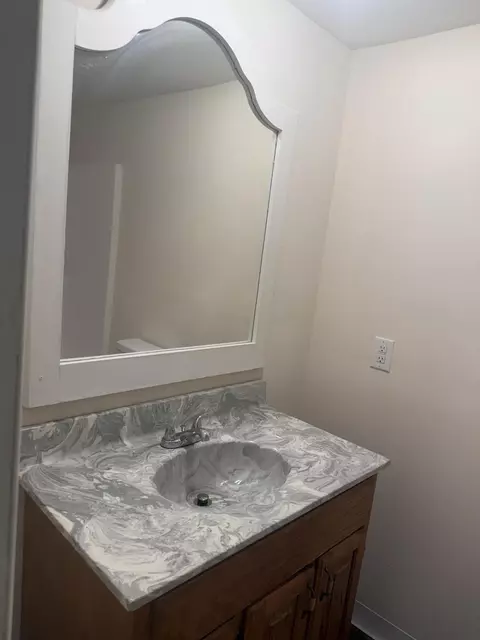 Bath - 48 London Ave, Corbin, KY 40701 photo 1 of 2