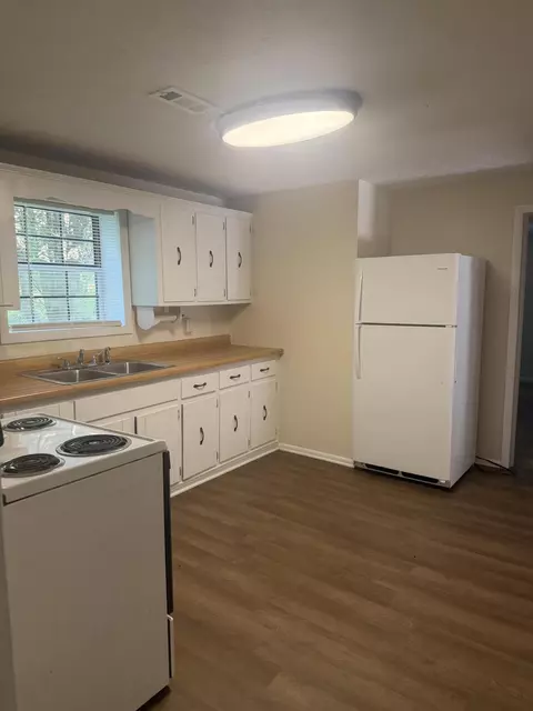 Kitchen - 48 London Ave, Corbin, KY 40701 photo 1 of 2