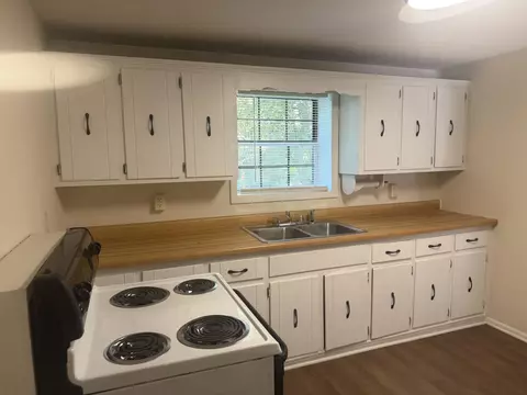 Kitchen - 48 London Ave, Corbin, KY 40701 photo 2 of 2
