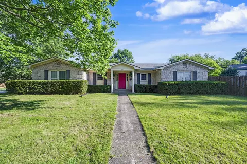 377 Redding Rd, Lexington, KY 40517