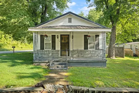 13 White Ln, Vanceburg, KY 41179