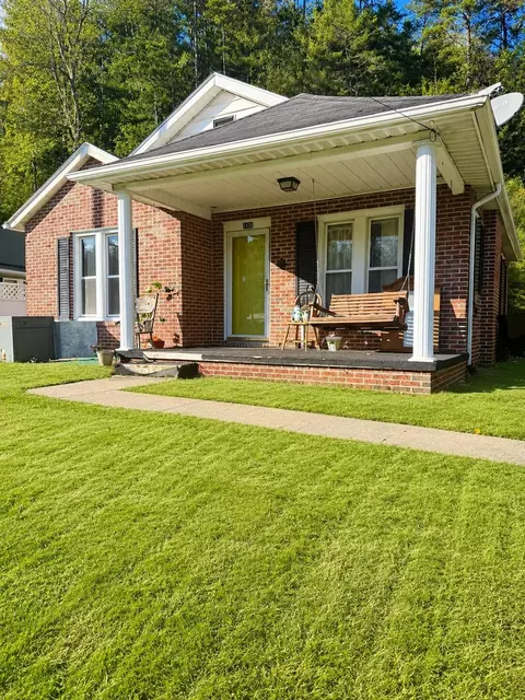 1426 Kentucky 40, Staffordsville, KY 41256