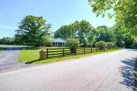 130 Schoolhouse Rd, Frankfort, KY 40601