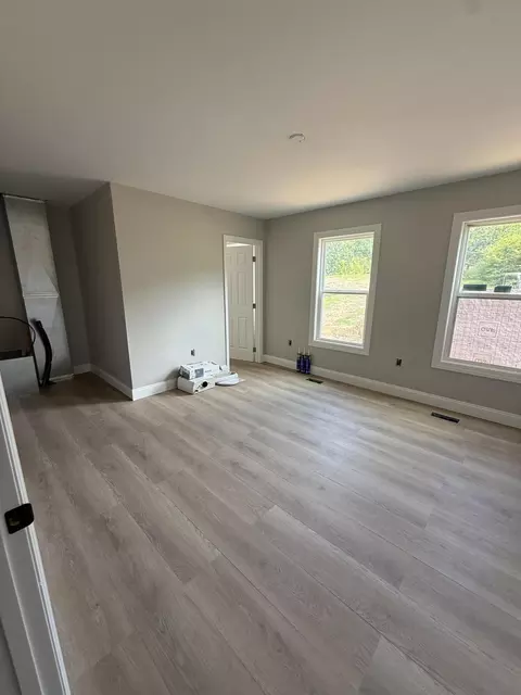 Living - 38 Moore Hill Ave, Corbin, KY 40701 photo 1 of 1