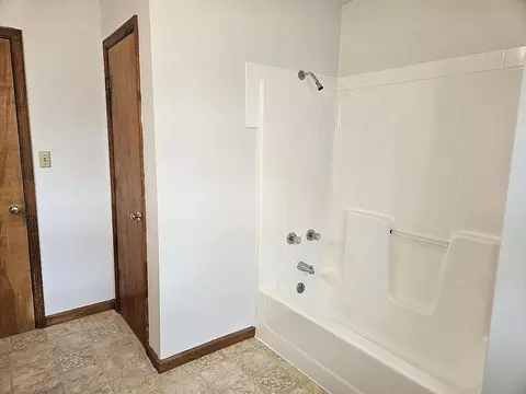 Bath - 355 Smith Ln, Berea, KY 40403 photo 5 of 10