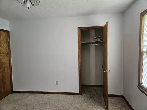 Bedroom - 355 Smith Ln, Berea, KY 40403 photo 6 of 12