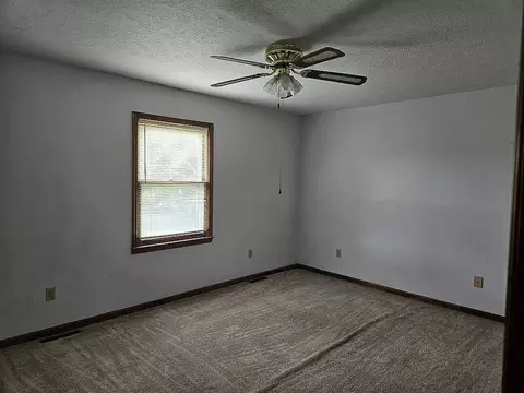 Bedroom - 355 Smith Ln, Berea, KY 40403 photo 1 of 12