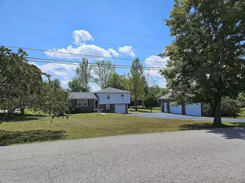 Exterior - 355 Smith Ln, Berea, KY 40403 photo 2 of 12