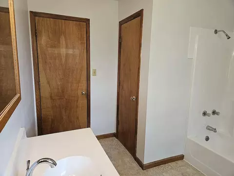 Bath - 355 Smith Ln, Berea, KY 40403 photo 6 of 10