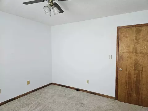 Bedroom - 355 Smith Ln, Berea, KY 40403 photo 8 of 12