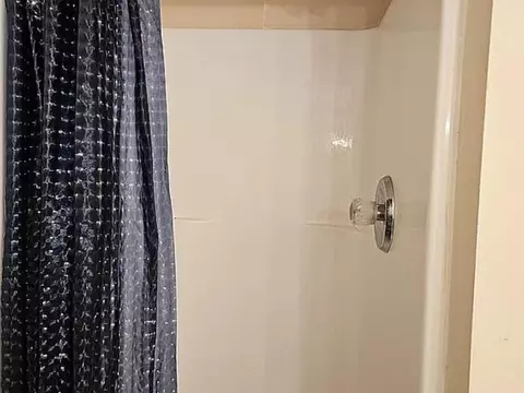 Bath - 355 Smith Ln, Berea, KY 40403 photo 8 of 10