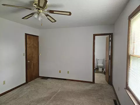 Bedroom - 355 Smith Ln, Berea, KY 40403 photo 2 of 12