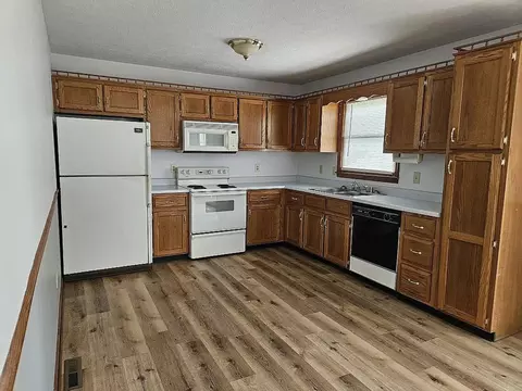Kitchen - 355 Smith Ln, Berea, KY 40403 photo 1 of 1