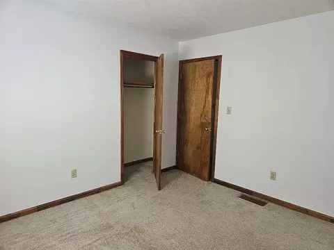 Bedroom - 355 Smith Ln, Berea, KY 40403 photo 9 of 12