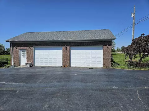 Exterior - 355 Smith Ln, Berea, KY 40403 photo 3 of 12