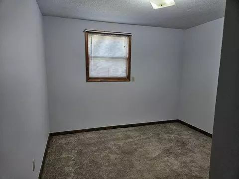 Bedroom - 355 Smith Ln, Berea, KY 40403 photo 10 of 12