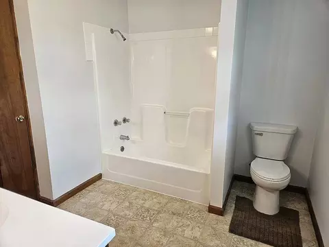 Bath - 355 Smith Ln, Berea, KY 40403 photo 3 of 10