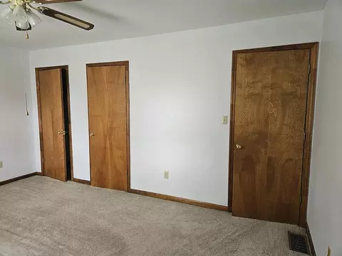 Bedroom - 355 Smith Ln, Berea, KY 40403 photo 3 of 12