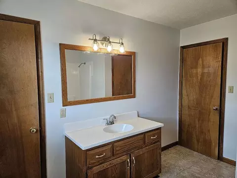 Bath - 355 Smith Ln, Berea, KY 40403 photo 2 of 10