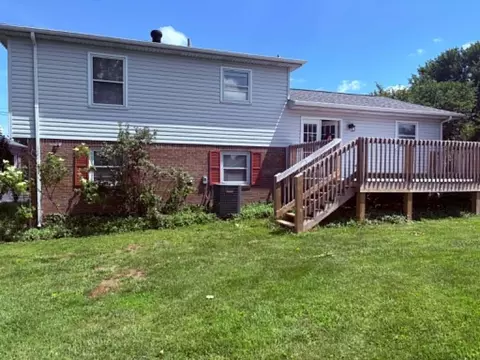 Exterior - 355 Smith Ln, Berea, KY 40403 photo 4 of 12