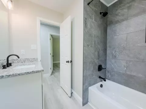 Bath - 585 Standard Ave, Corbin, KY 40701 photo 1 of 5