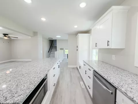 Kitchen - 585 Standard Ave, Corbin, KY 40701 photo 2 of 4
