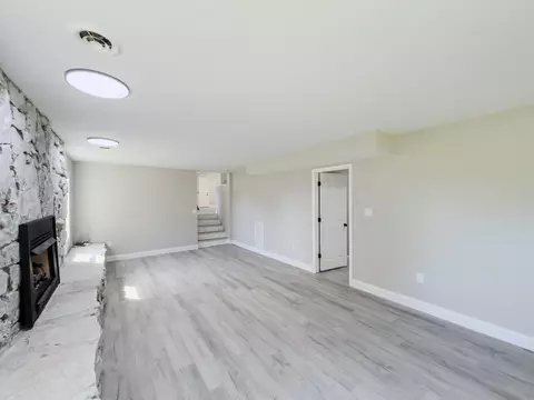 Living - 585 Standard Ave, Corbin, KY 40701 photo 4 of 4