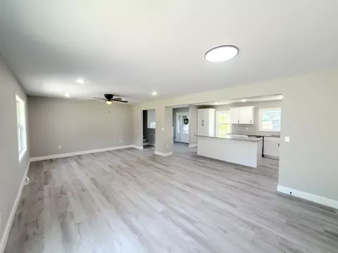 Living - 585 Standard Ave, Corbin, KY 40701 photo 5 of 6
