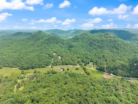 86 Clark Rd, Irvine, KY 40336