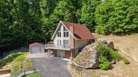 832 Cliffs Edge Rd, East Bernstadt, KY 40729