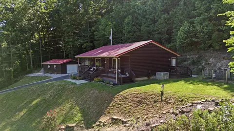 850 Cliffs Edge Rd, East Bernstadt, KY 40729