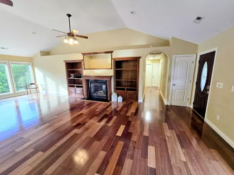 Living - 105 Summeridge Rd, Georgetown, KY 40324 photo 4 of 9