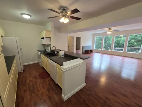 Kitchen - 105 Summeridge Rd, Georgetown, KY 40324 photo 4 of 5