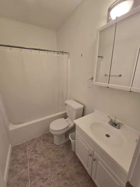 Bath - 105 Summeridge Rd, Georgetown, KY 40324 photo 3 of 4