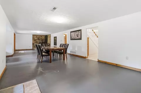 Dining - 1803 Patsy Riffe Rd, Middleburg, KY 42541 photo 4 of 4