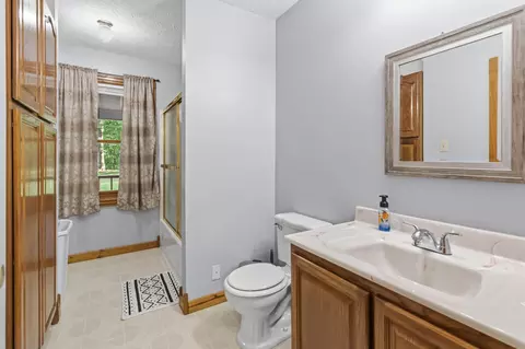 Bath - 1803 Patsy Riffe Rd, Middleburg, KY 42541 photo 2 of 5