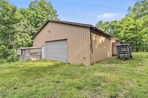 Exterior - 1803 Patsy Riffe Rd, Middleburg, KY 42541 photo 11 of 15