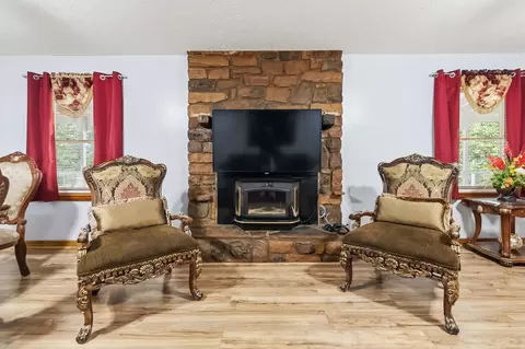 Living - 1803 Patsy Riffe Rd, Middleburg, KY 42541 photo 1 of 2