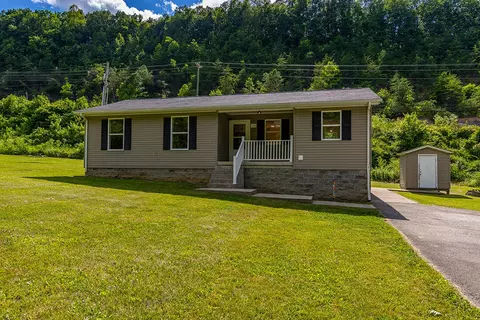 566 Lantern Way, Frenchburg, KY 40322