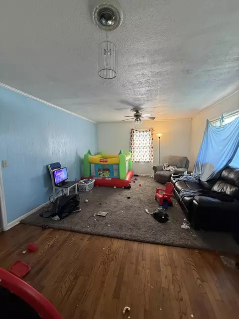Living - 46 Wendell Ln, Flat Lick, KY 40935 photo 1 of 1