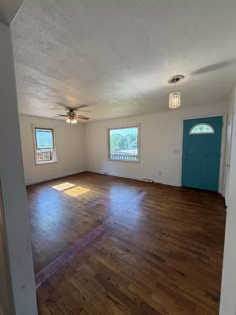 Living - 46 Wendell Ln, Flat Lick, KY 40935 photo 4 of 4