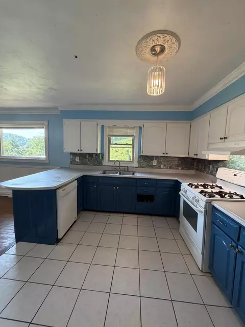 Kitchen - 46 Wendell Ln, Flat Lick, KY 40935 photo 2 of 3