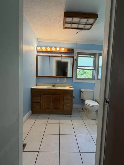 Bath - 46 Wendell Ln, Flat Lick, KY 40935 photo 2 of 2