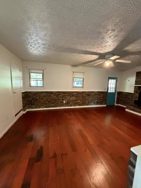 Living - 46 Wendell Ln, Flat Lick, KY 40935 photo 3 of 4
