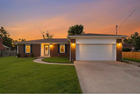 1036 Raintree Dr, Richmond, KY 40475