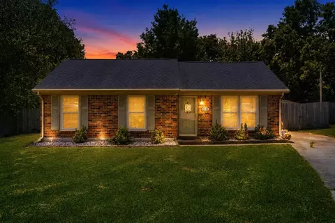 3456 Smoky Mountain Dr, Lexington, KY 40515
